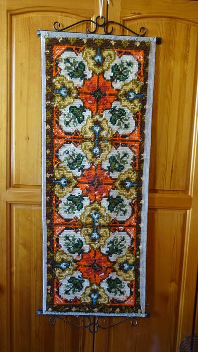 Пана декорация, ръчна изработка от вълнени конци и орнаменти
