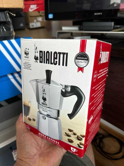 Гейзерная кофеварка Bialetti Moka Express 6 Cup! Новая в коробке!