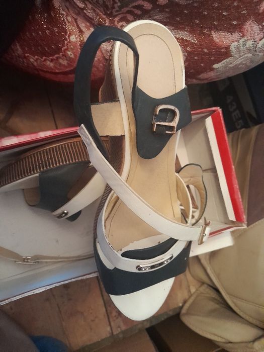 Продам женскую обувь