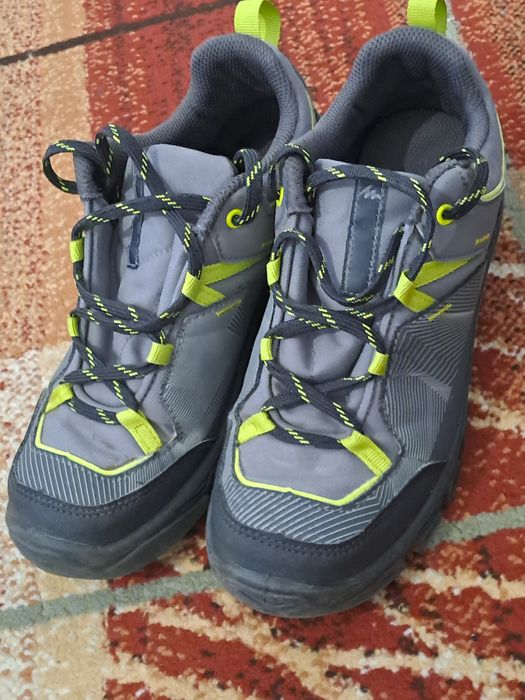 OFERTA!!!Ghete Quechua nr.37 impecabila