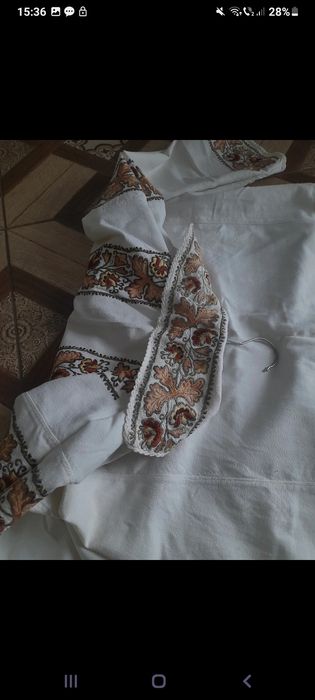 Camasa bartati cu poale,foarte veche,are și ițari