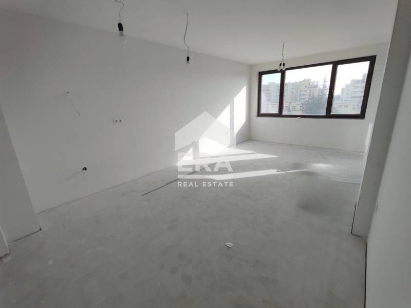 Продава се Двустаен апартамент в Варна, Победа - 68 кв.м за 1200 €/кв.м - Снимка #3