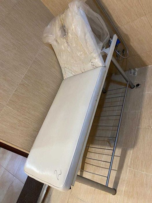 Кушетка для массажа, косметологии