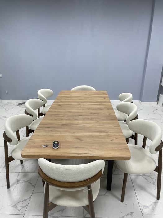 Диван стол стуля карта мира