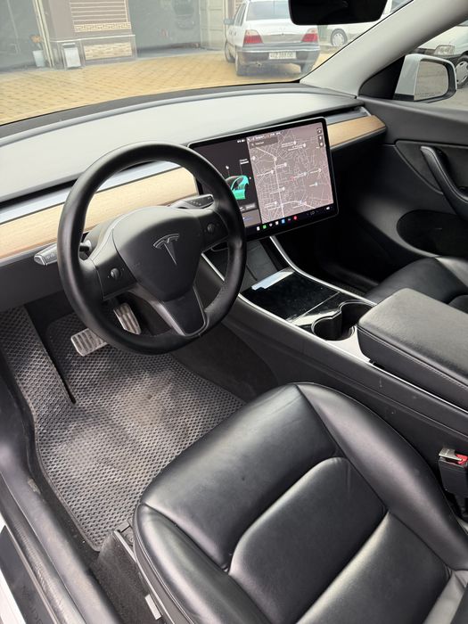 Tesla Model Y 2020 — 5