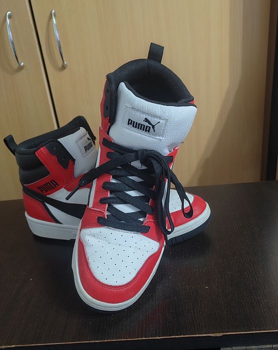 Vând adidași Puma mărimea 38