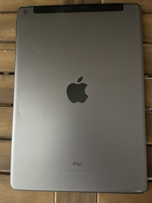 Ipad 8 cellular (cu Sim) 32 GB in stare foarte buna de functionare