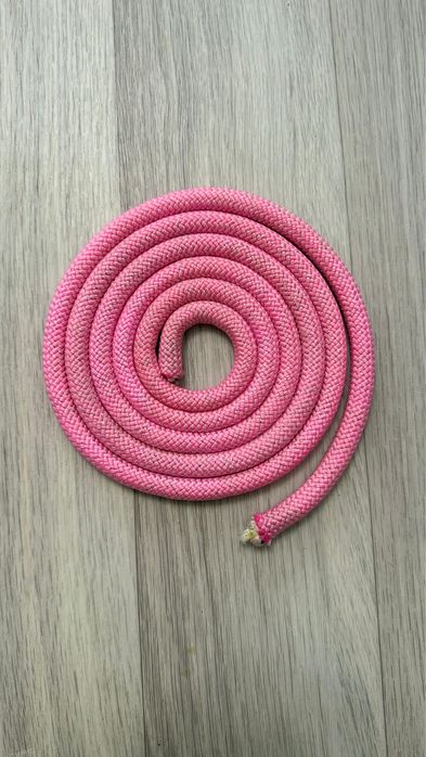 Продам Обруч, скакалка 3-5 лет.