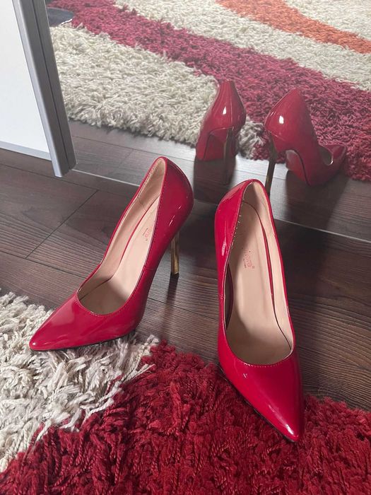 Pantofi piele rosie lacuită