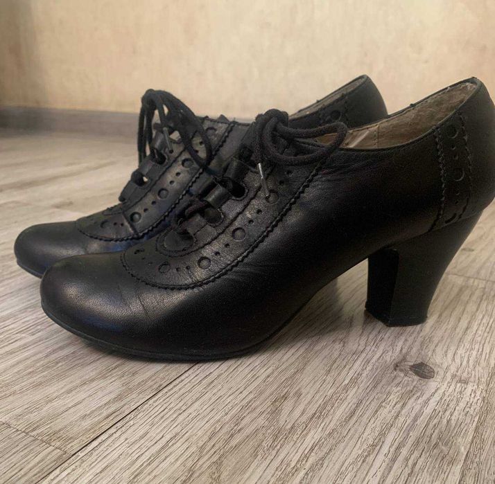 Продаются классические женские туфли, США