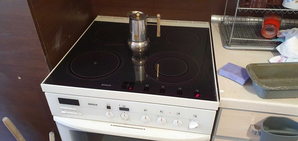 Немска готварска печка с керамичен плот 60х60х85см BOSCH и тел. водачи