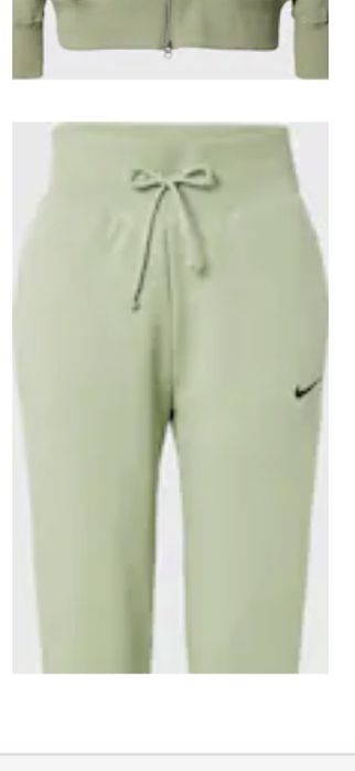 Екип на Найк от две части