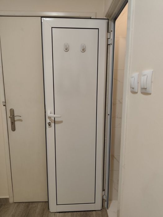 Продавам интериорни врати