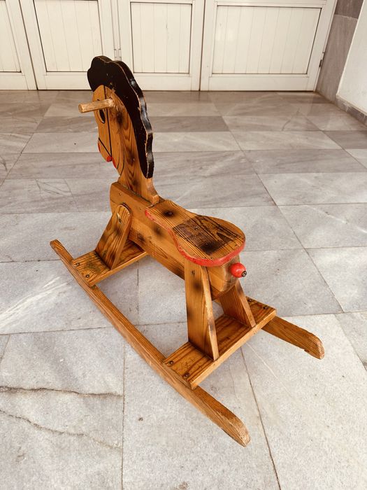 Дървено люлеещо конче – ръчна изработка, донесено от Швеция