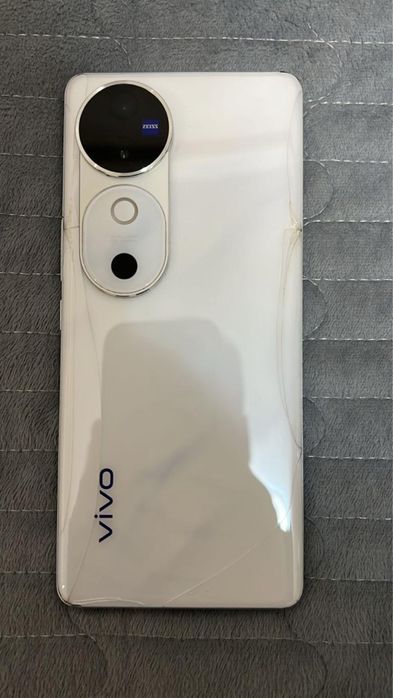 Продам VIVO V40 100к