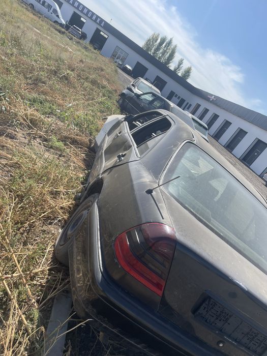 На разбор два машина