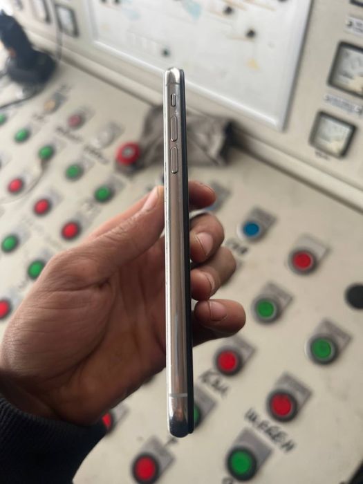 Iphone X holati yaxshi erkan almashgan