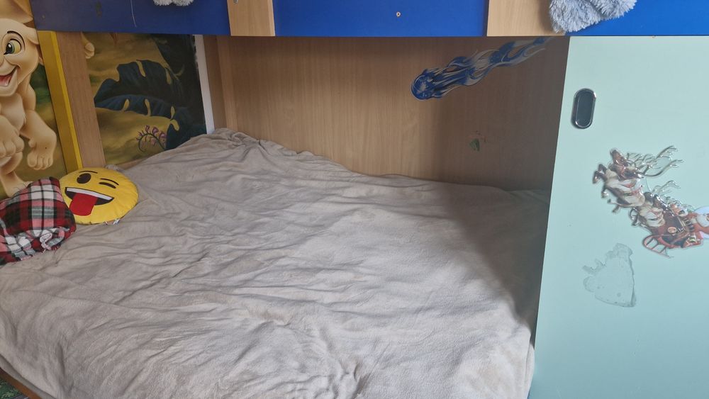 Vand pat supraetajat copii