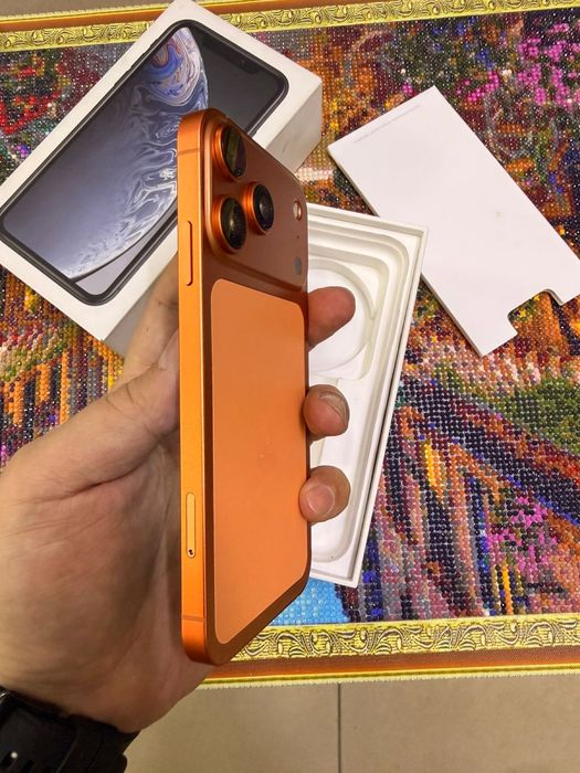iPhone XR на корпусе 17про