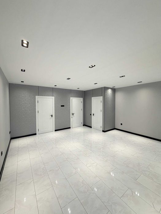 Сдаётся коммерция 87 м² на 1-й линии с евроремонтом — Лабзак, ул. Абая