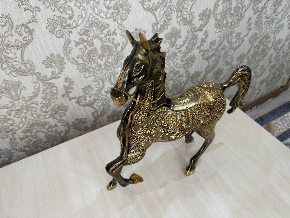 Антикварная лошадь для коллекции, конь из латуни, ручная работа.