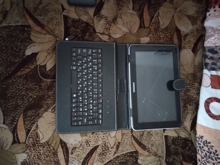 Redmi 8 и планшет клавиатурой