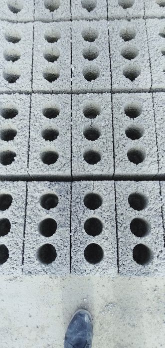 Шлакоблок качественно прессованный