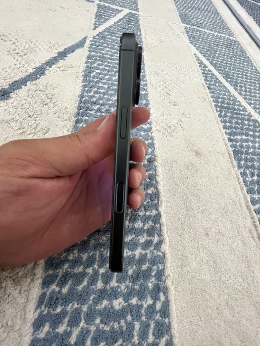 Iphone 17 почти новый