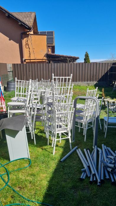 Scaune Chiavari tapițate din metal SH