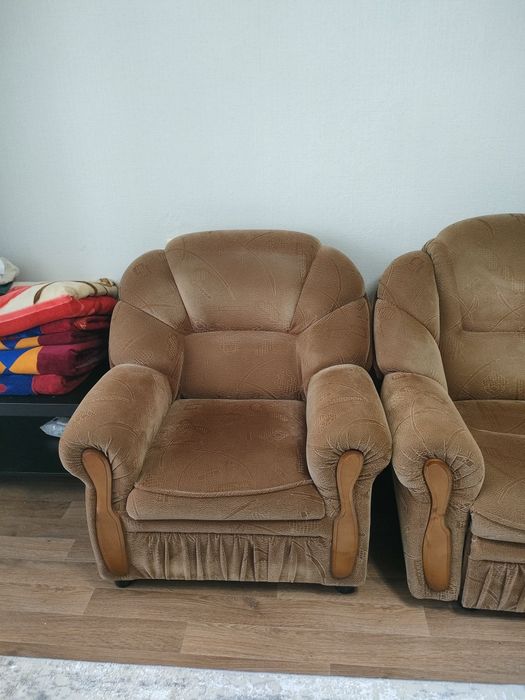 угловой  диван и кресло