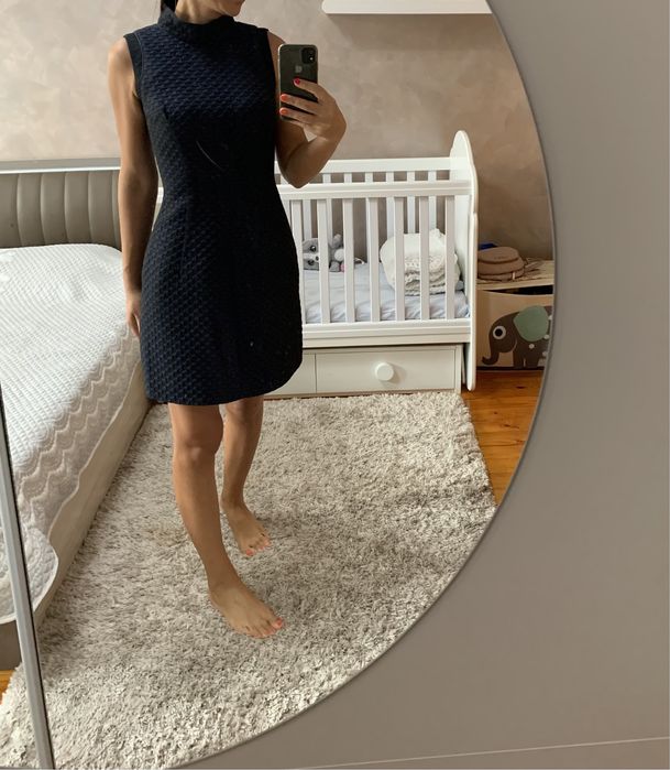 Стилна тъмносиня офис рокля