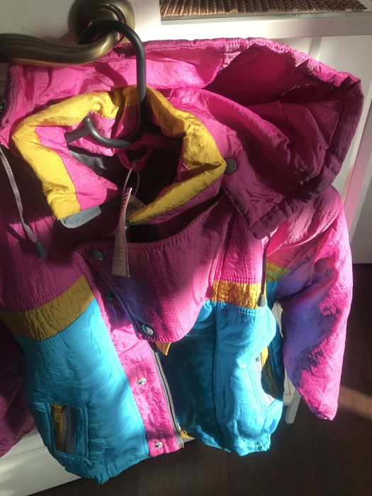 Продам новую куртку на весну для девочки