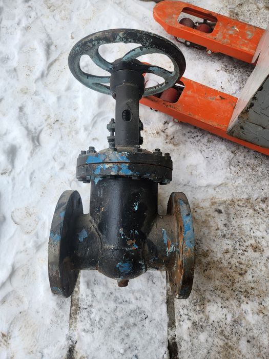 Срочно продаётся  Задвижка 150 дм рабочем состояние