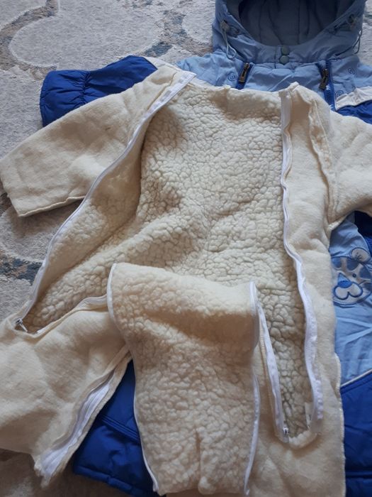 Продам детскии зимнии комбинезон