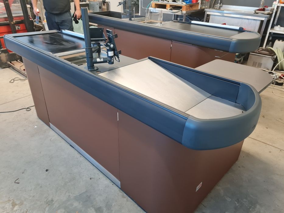 Касов бокс с подвижна лента