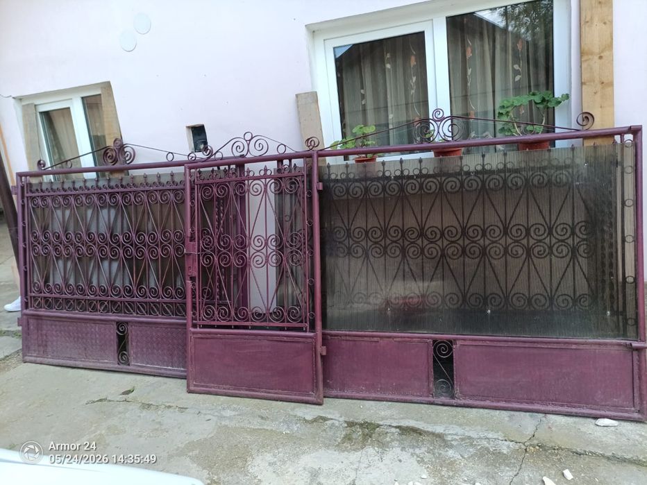 Porti fier de vanzare :2 auto si 1 pietonala