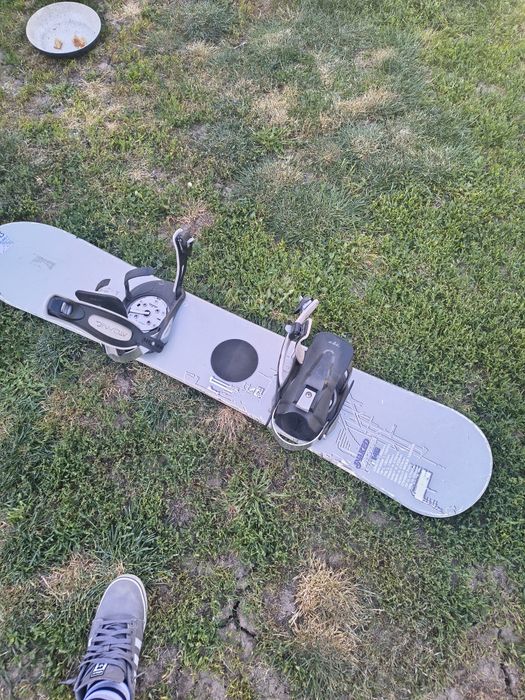 Snowboard în stare foarte buna
