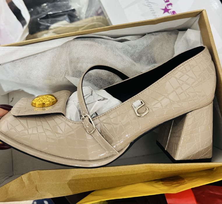 Дамски обувки с дебел ток