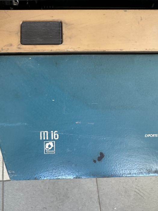 Немска ретро пишеща машина M16