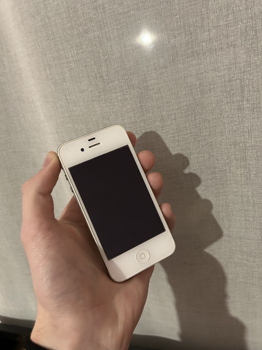 iPhone 4 / 4S – перфектно състояние, без драскотини