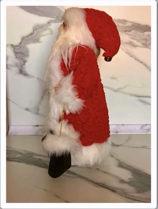 Дед Мороз и Снегурочка под елку