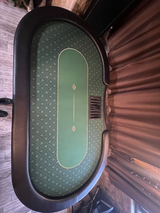 Професионална маса за покер с комплект чипове