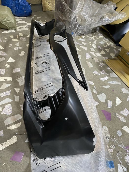 Крылья оригинал на Тойота Камри 70/75