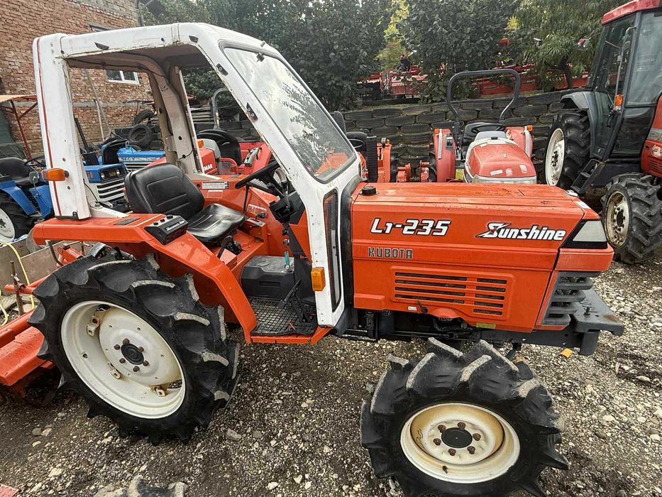 Трактор KUBOTA L1-235 4x4