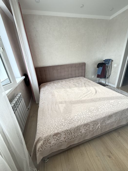 Двуспальная кровать