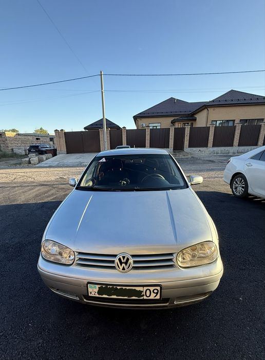 Продаю Volkswagen Golf4 2003.  Хэтчбэк.