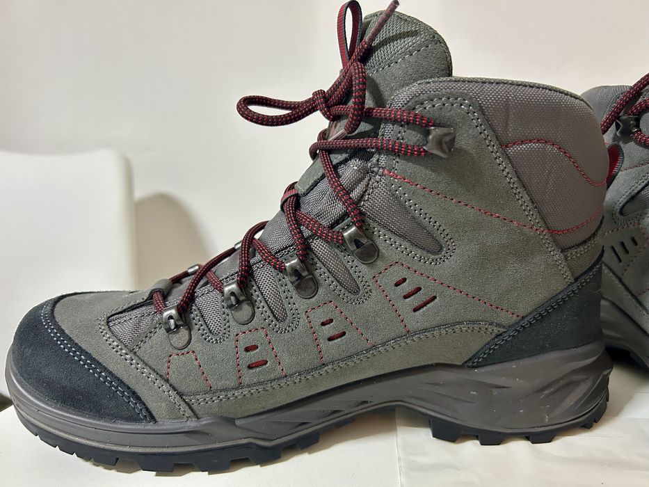 Bocanci noi impermeabili drumetie Tecnica Goretex Vibram nr44