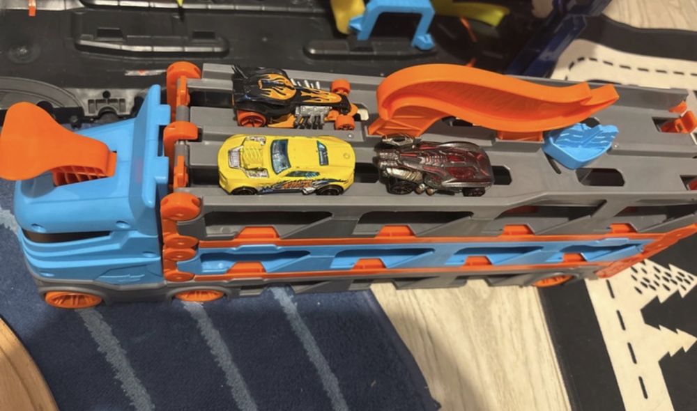 Camion Pista Lansator Hot Wheels Hauler
