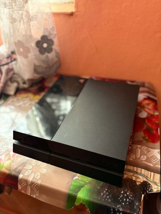 Se vinde ps4 slim cititi descrierea(fac si schimb de la iPhone 15 in sus cu dif din partea mea)