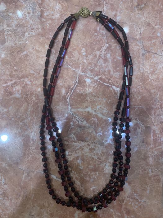 Vând coliere diverse modele